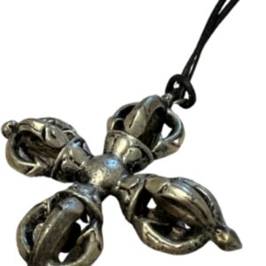 Vajra dubbele verzilverde hanger aan koord D12