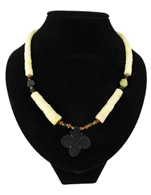Bohemian ketting Jade met zwarte bloemhanger