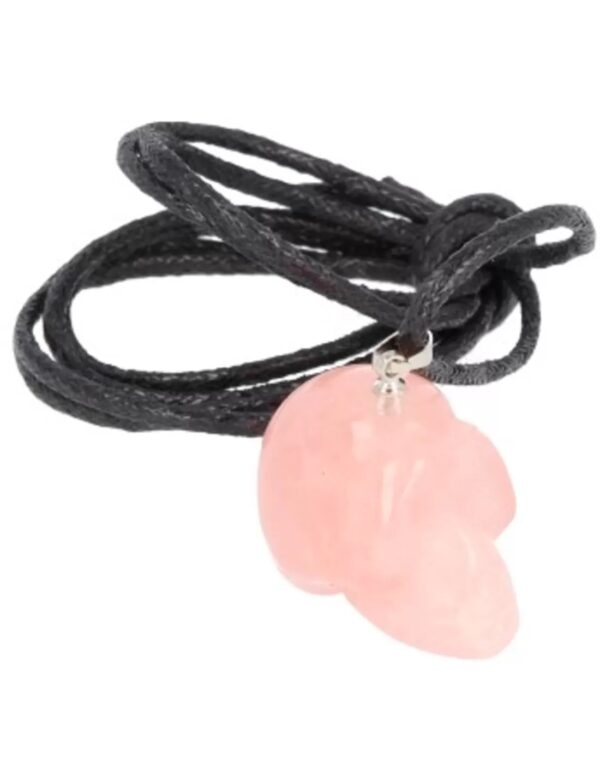 Roze kwarts schedelhanger aan koord
