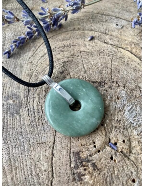 Chinese Jade donuthanger 30 mm aan koord - Image 2