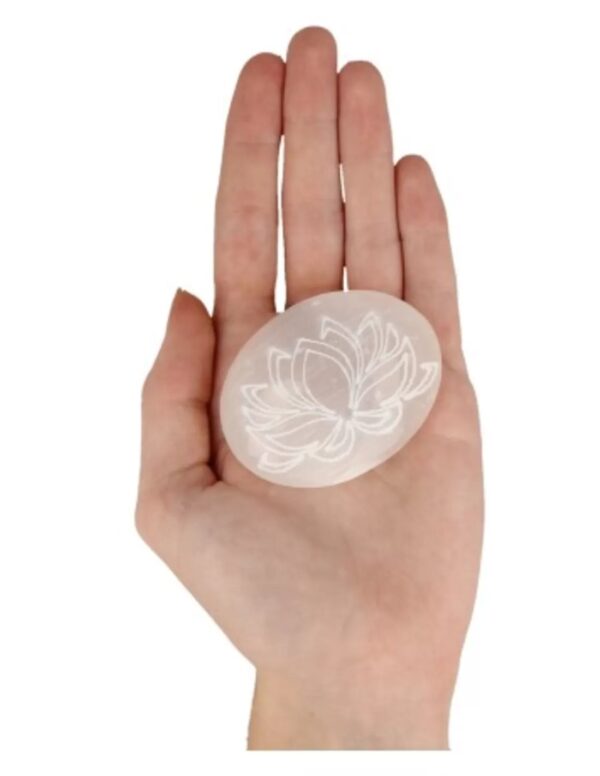 Handsteen Seleniet 6-7 cm lotus - Image 3