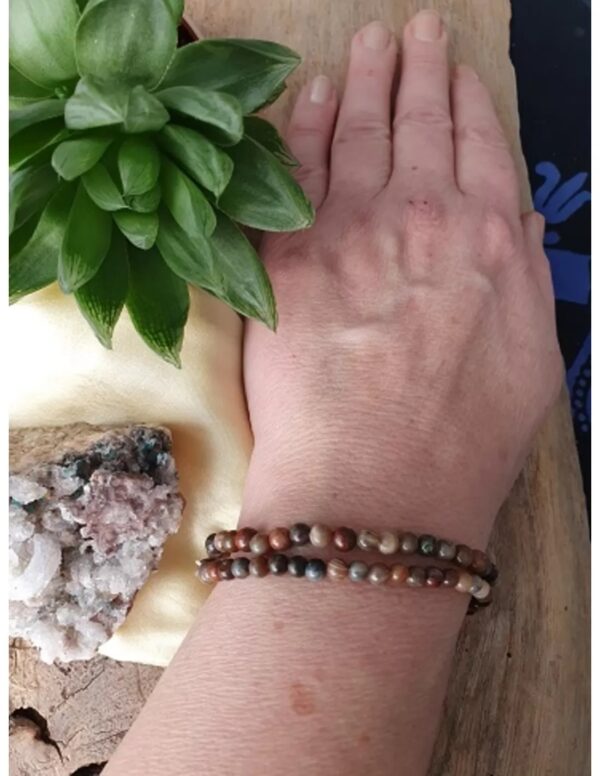 Versteend hout kralenarmband 4 mm - Image 2