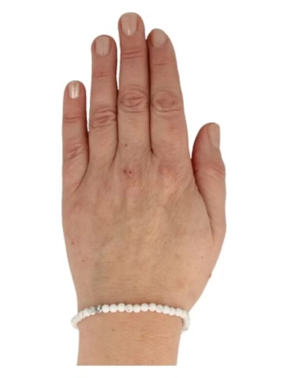 Howliet wit kralenarmband 4 mm - Image 5