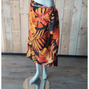 Sarong - 006 - Bloemen en bladeren oranje van Om Namaste - Pareo Saunadoek Wikkeljurk