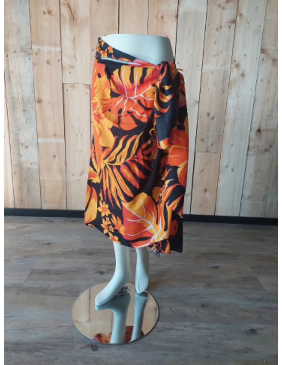 Sarong - 006 - Bloemen en bladeren oranje van Om Namaste - Pareo Saunadoek Wikkeljurk