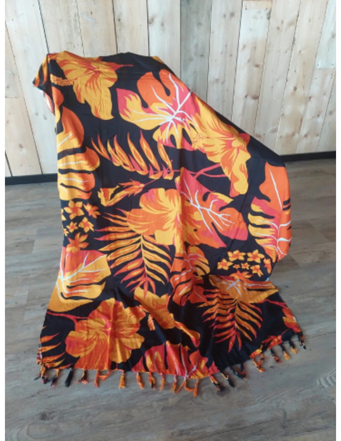 Sarong - 006 - Bloemen en bladeren oranje van Om Namaste - Pareo Saunadoek Wikkeljurk - Image 4