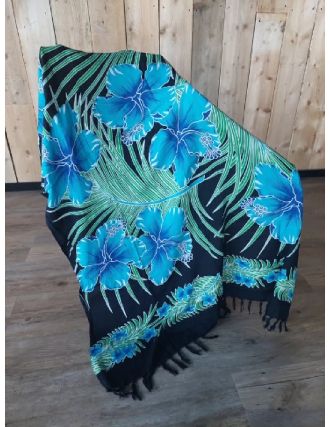 Sarong - 016 - Bloemen blauw van Om Namaste - Pareo Saunadoek Wikkeljurk - Image 4